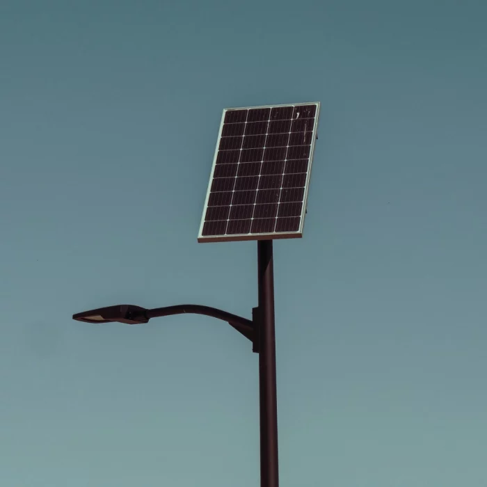 How does solar street light works
