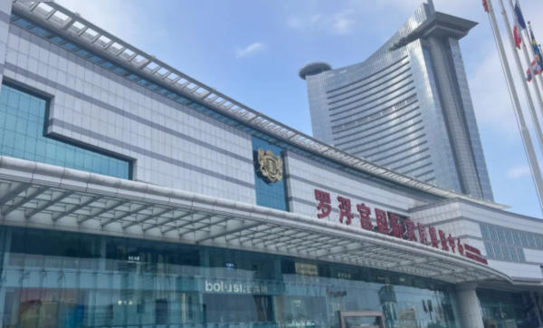 Exterior view of a Foshan furniture exhibition and showroom destination